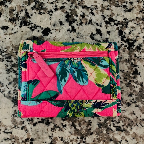 Vera Bradley - Picture 1 of 5